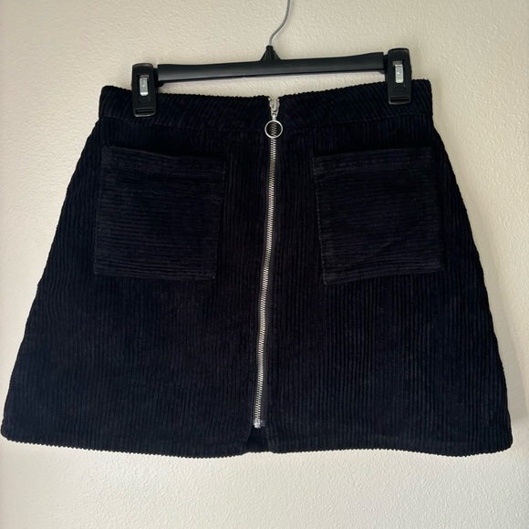 Black Corduroy BDG Urban Outfitters Skirt 100% Cotton Size Medium w/ Pockets - Picture 2 of 8